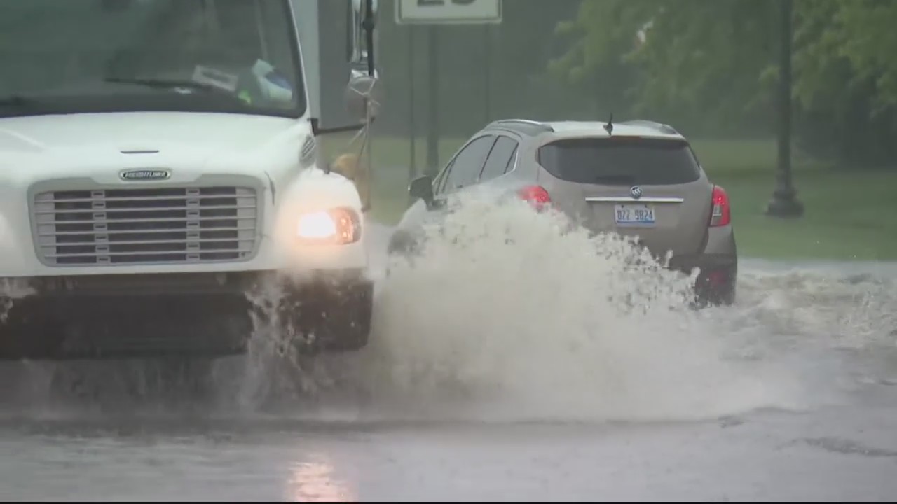 Flooding leads to freeway closures in Detroit