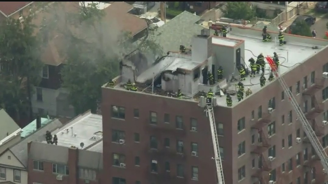 1 dead, dozens displaced after explosion at Queens apartment