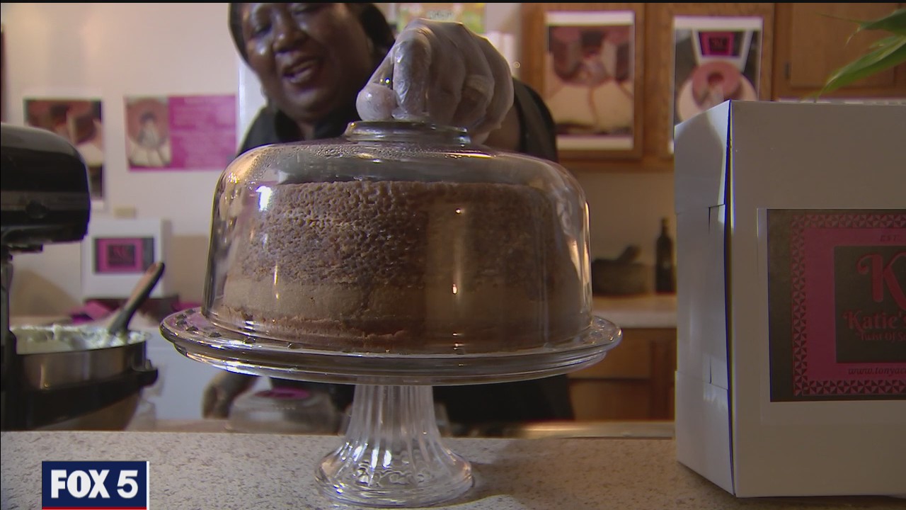 USPS worker challenges girl to sweet cake making competition