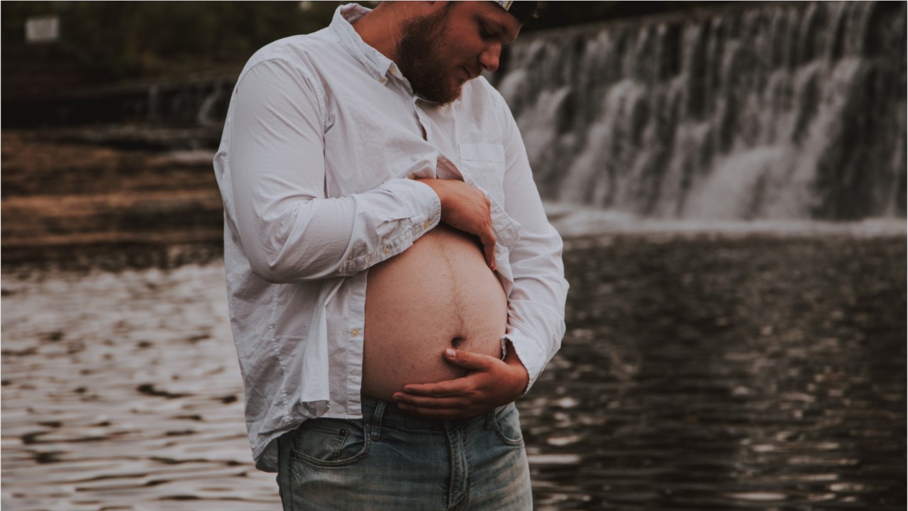 Husband poses in hilarious mock maternity shoot