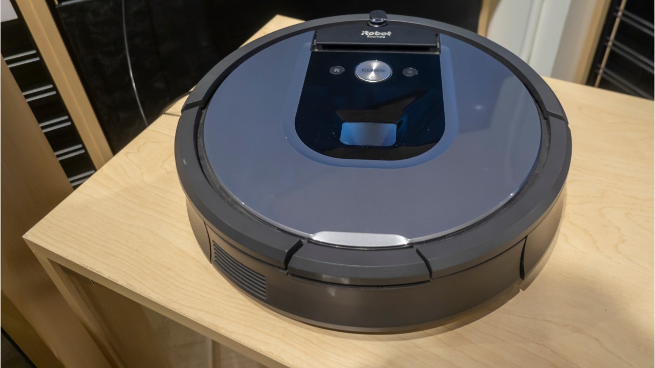 N Carolina couple call 911 on vacuum thought to be intruder
