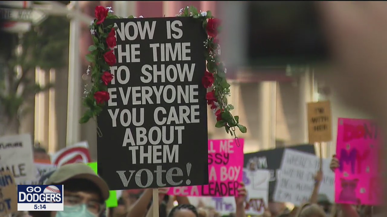 Women's march brings out hundreds of supporters