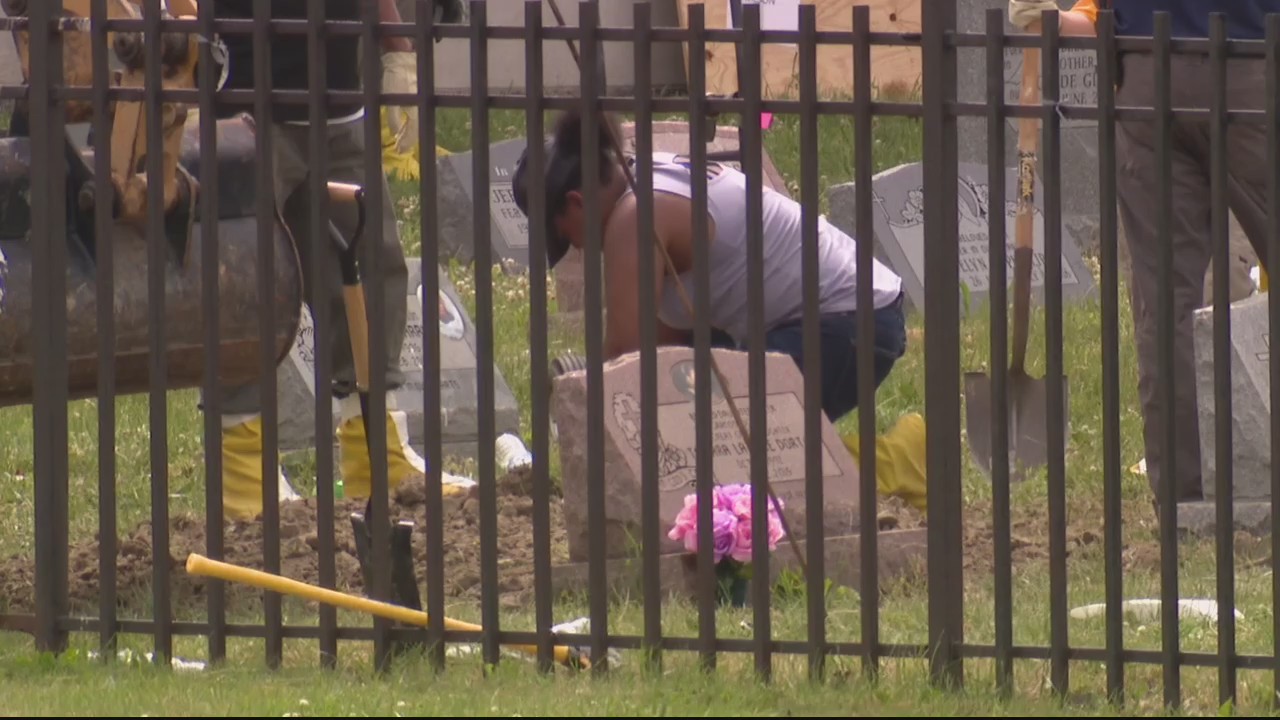 Police exhume bodies at east side Detroit cemetery to see if marked graves are accurate