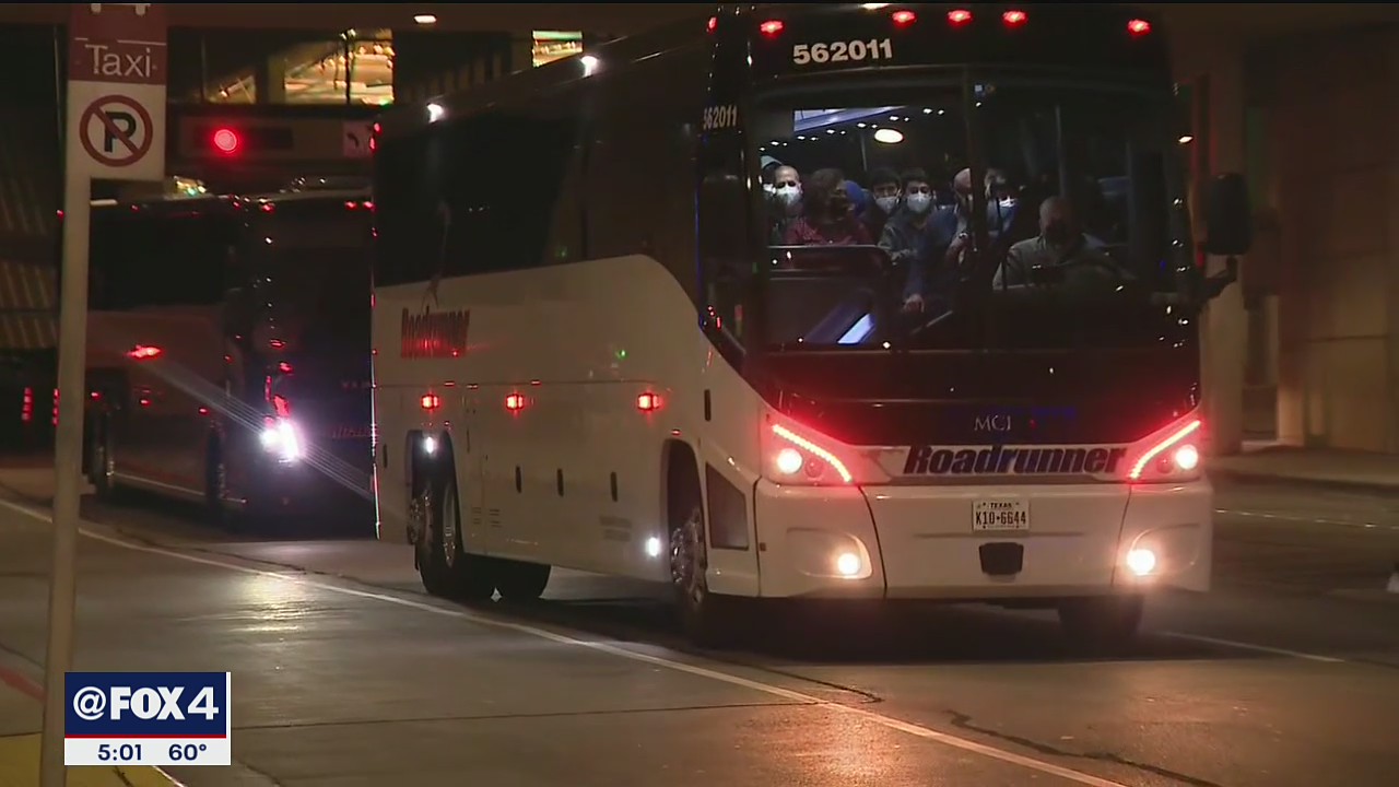 First buses of undocumented immigrants have arrived at Dallas convention center