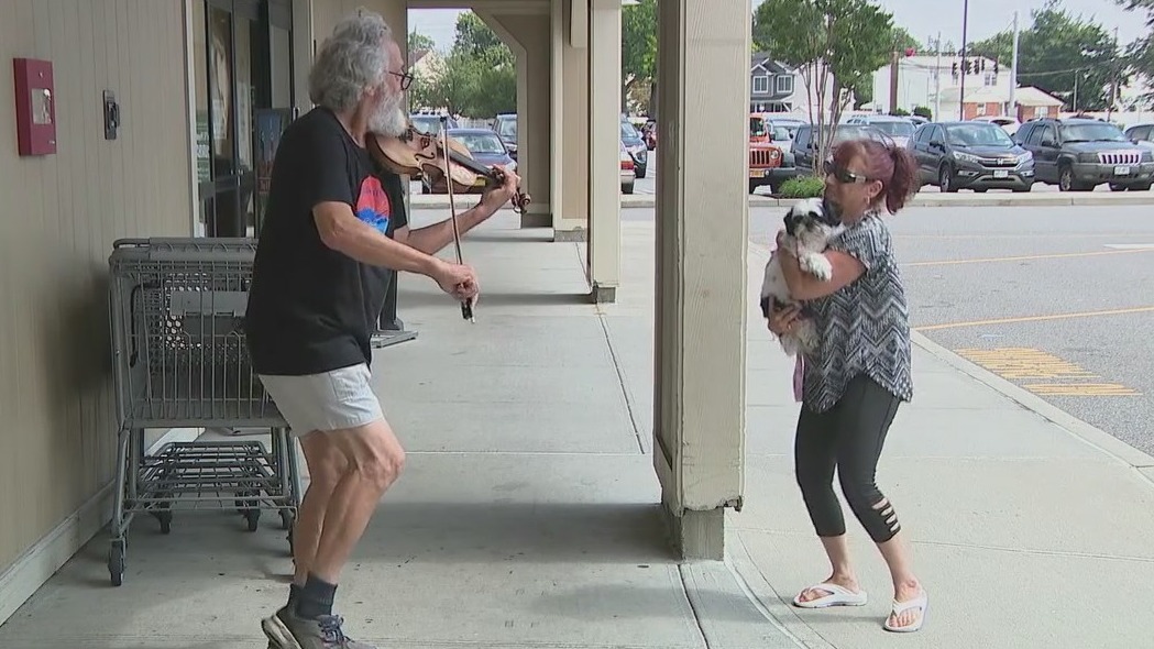 Fiddler at the supermarket