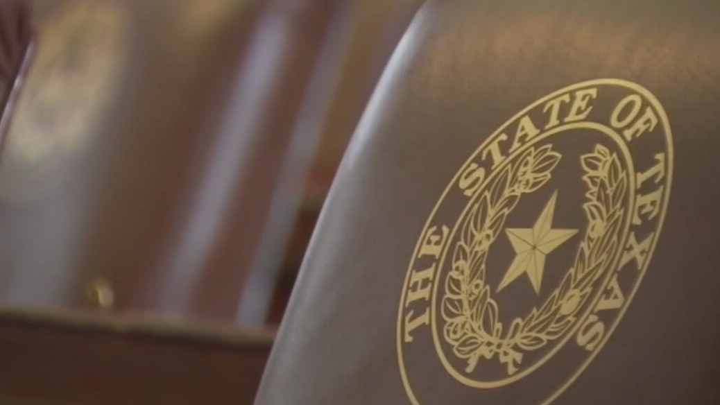 Governor threatens to defund legislative branch as special session looms