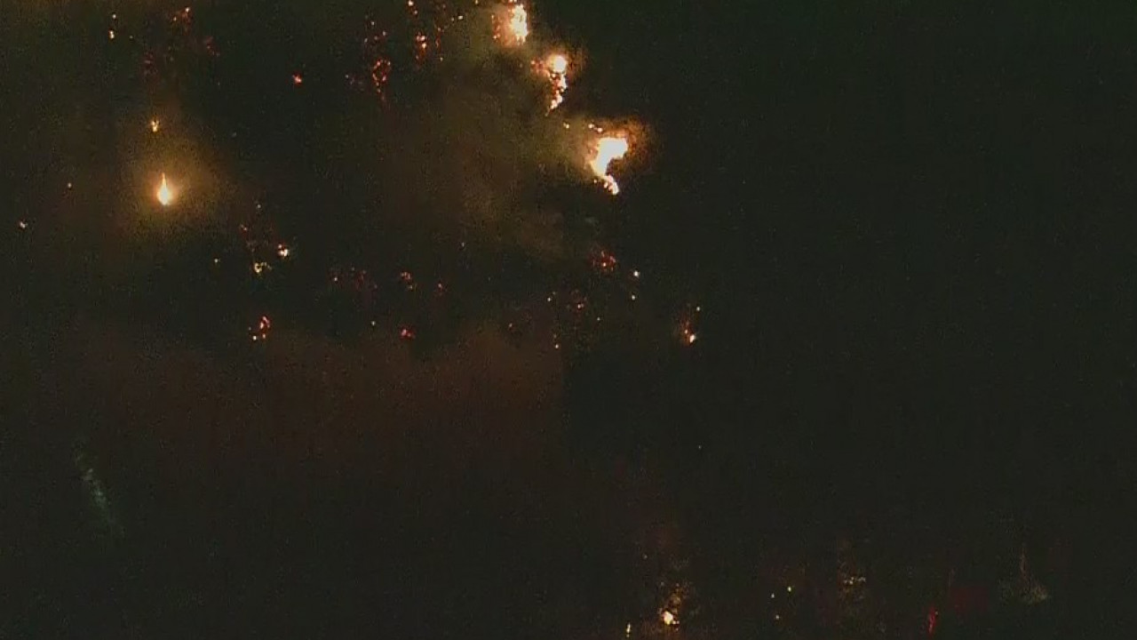 Brush fire ignites in Malibu off Pacific Coast Highway