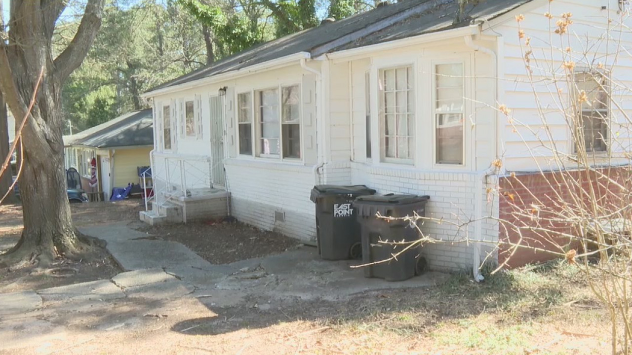 Mother of 4 shot and killed inside East Point home