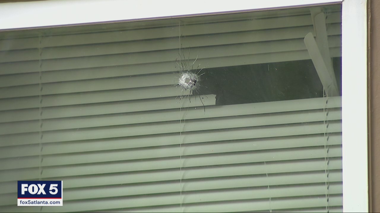 Gunman shoots at 2 Oakhurst homes