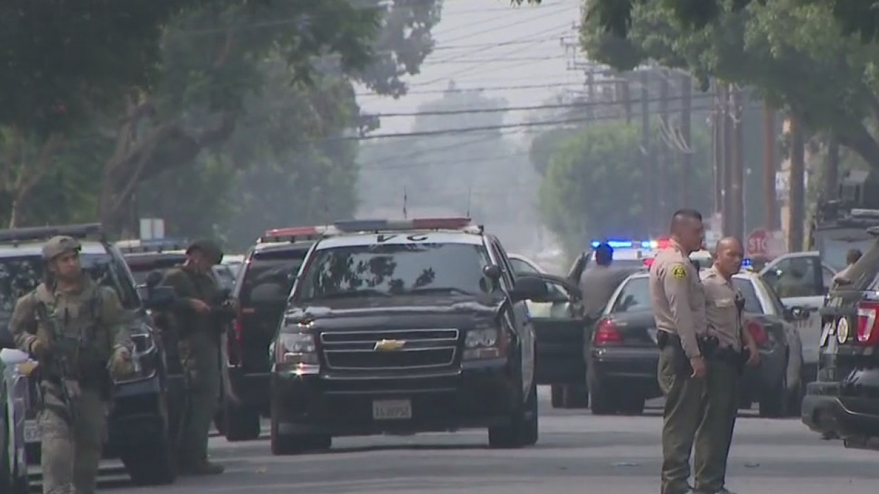 Carjack suspect perimeter in Lynwood