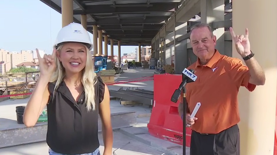 Texas women's basketball coach Vic Schaefer talks about Moody Center