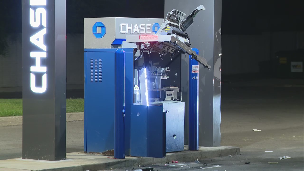 Thieves rob two Chase ATMs early Wednesday morning
