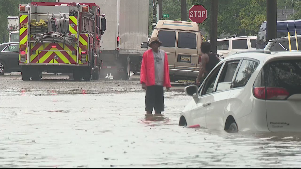 Brief heavy rain causes more flooding in Detroit