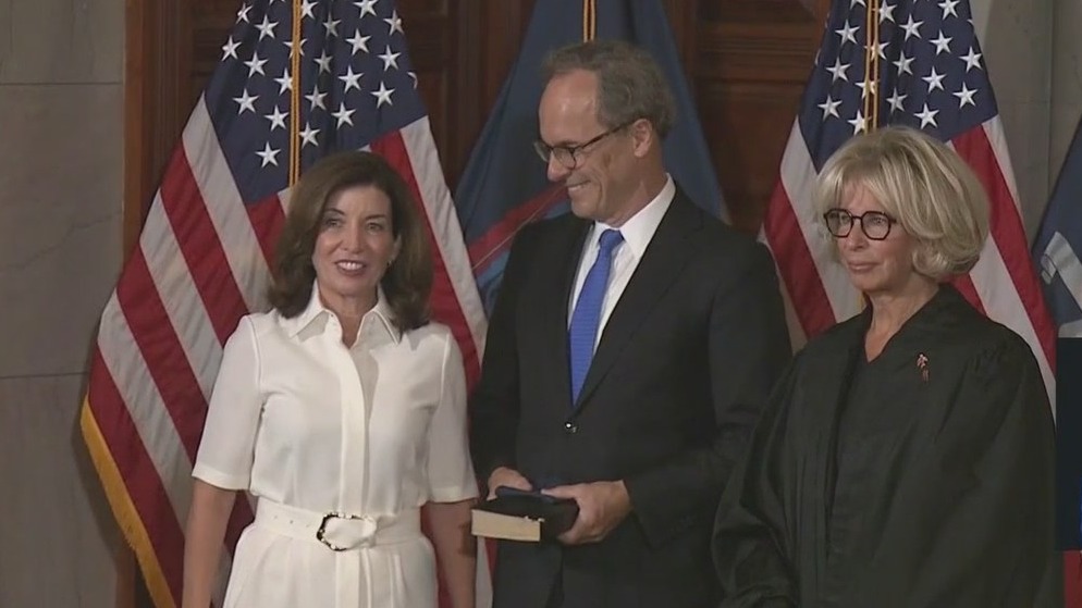 Kathy Hochul officially becomes governor