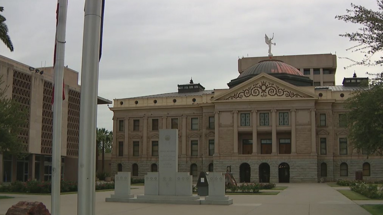 Teachers barred from State Senate as budget hearing is delayed