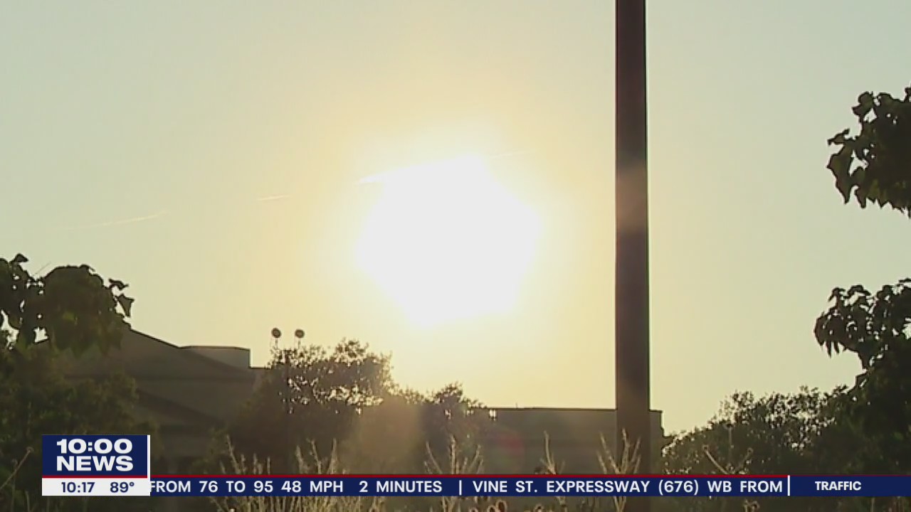 People brave the heat to get fresh outside air