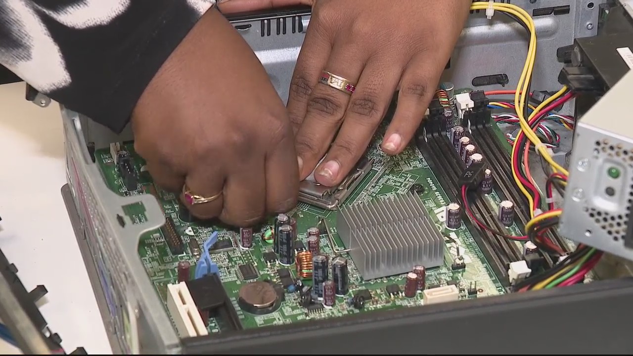 Free program prepares Detroiters for tech jobs