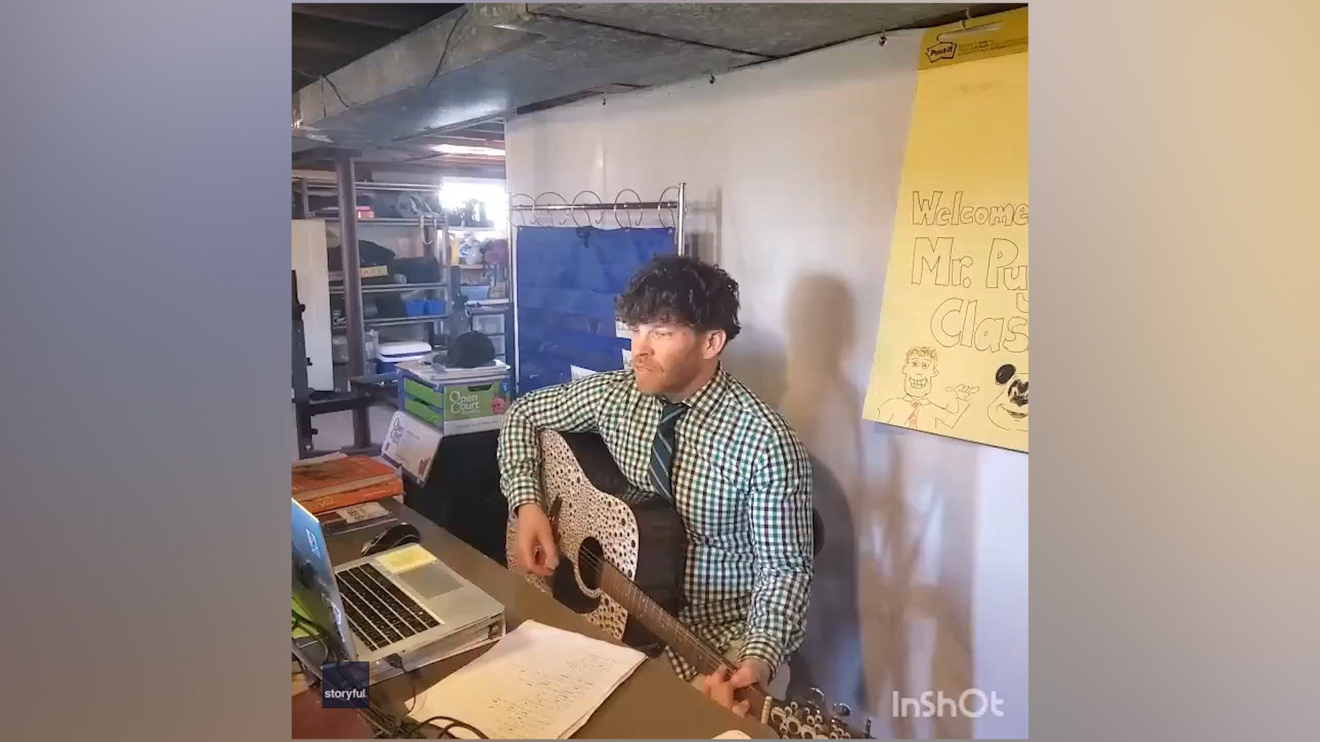 Baltimore teacher sings to his students
