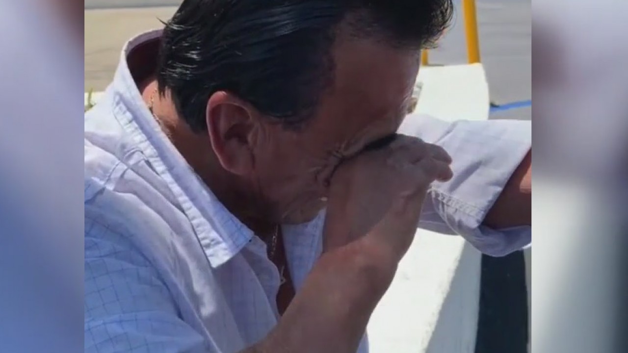Good Samaritan helps unfortunate street vendor with life changing gift