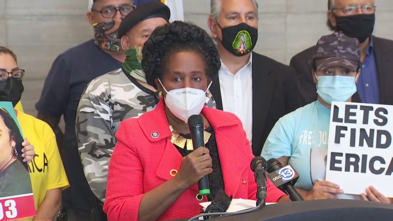 FULL VIDEO: Congresswoman Sheila Jackson Lee meets with family of missing mother