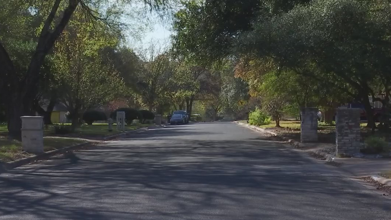 Early voting begins, Flannigan, Kelly to face off in runoff election