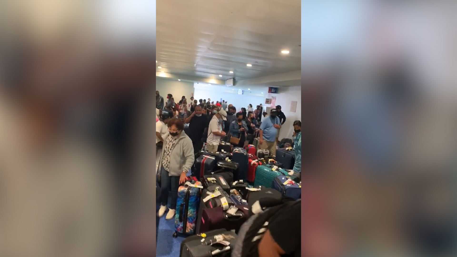Passengers stranded in Puerto Rico amid Spirit Airlines delays