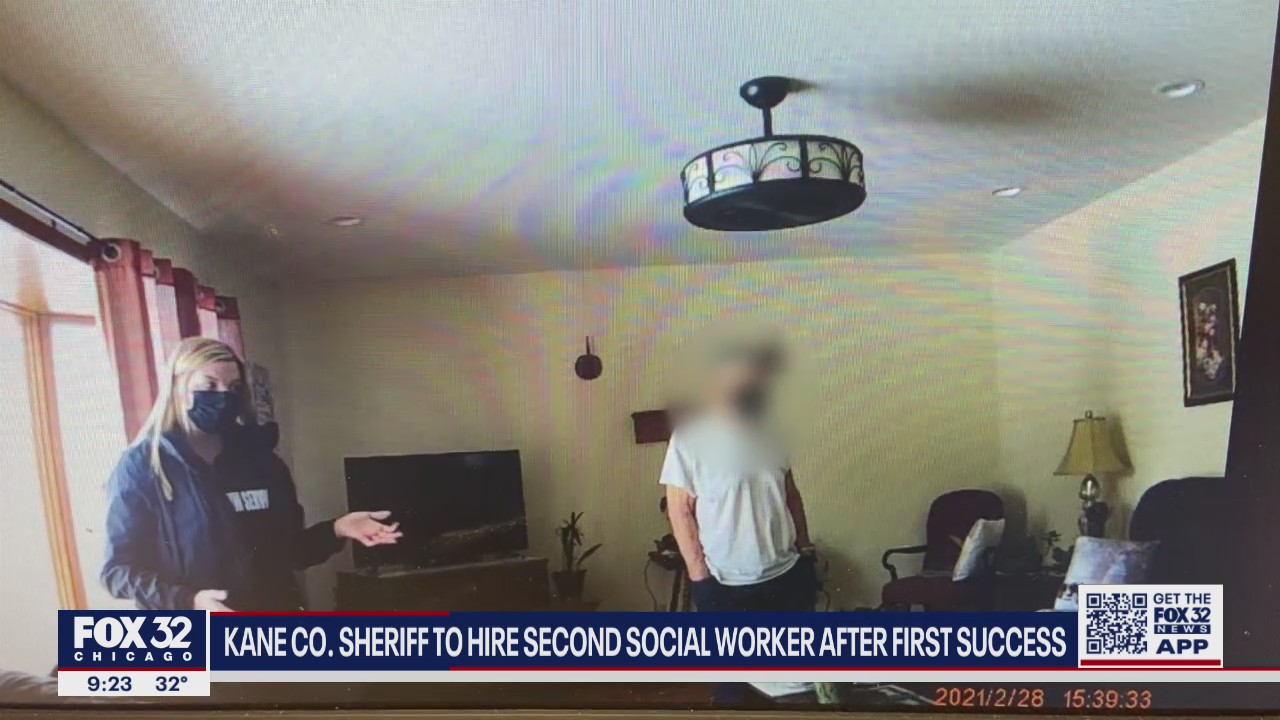 Social worker with Kane County Sheriff's Office helps crime victims alongside deputies