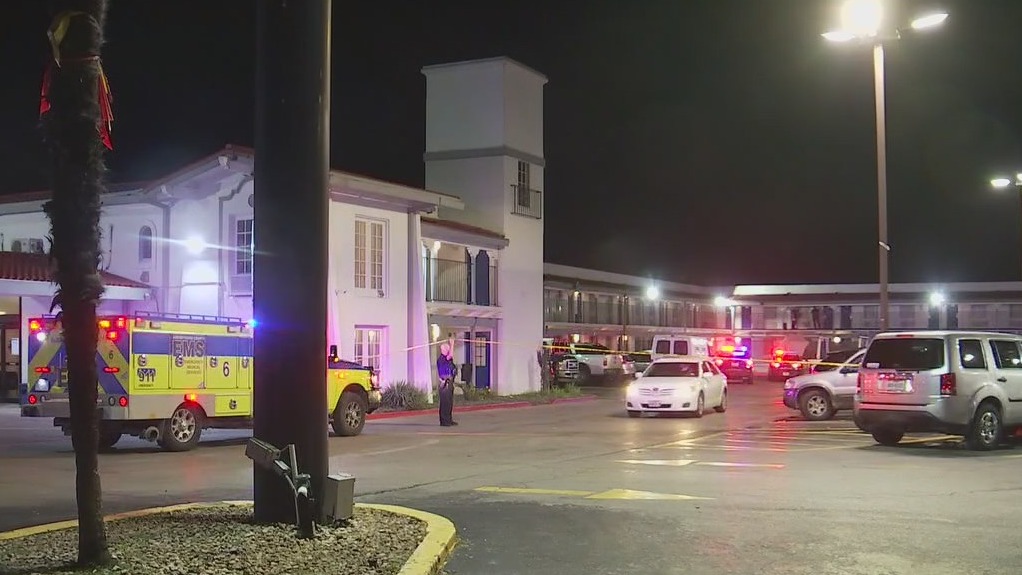 Police investigating shooting at North Austin motel