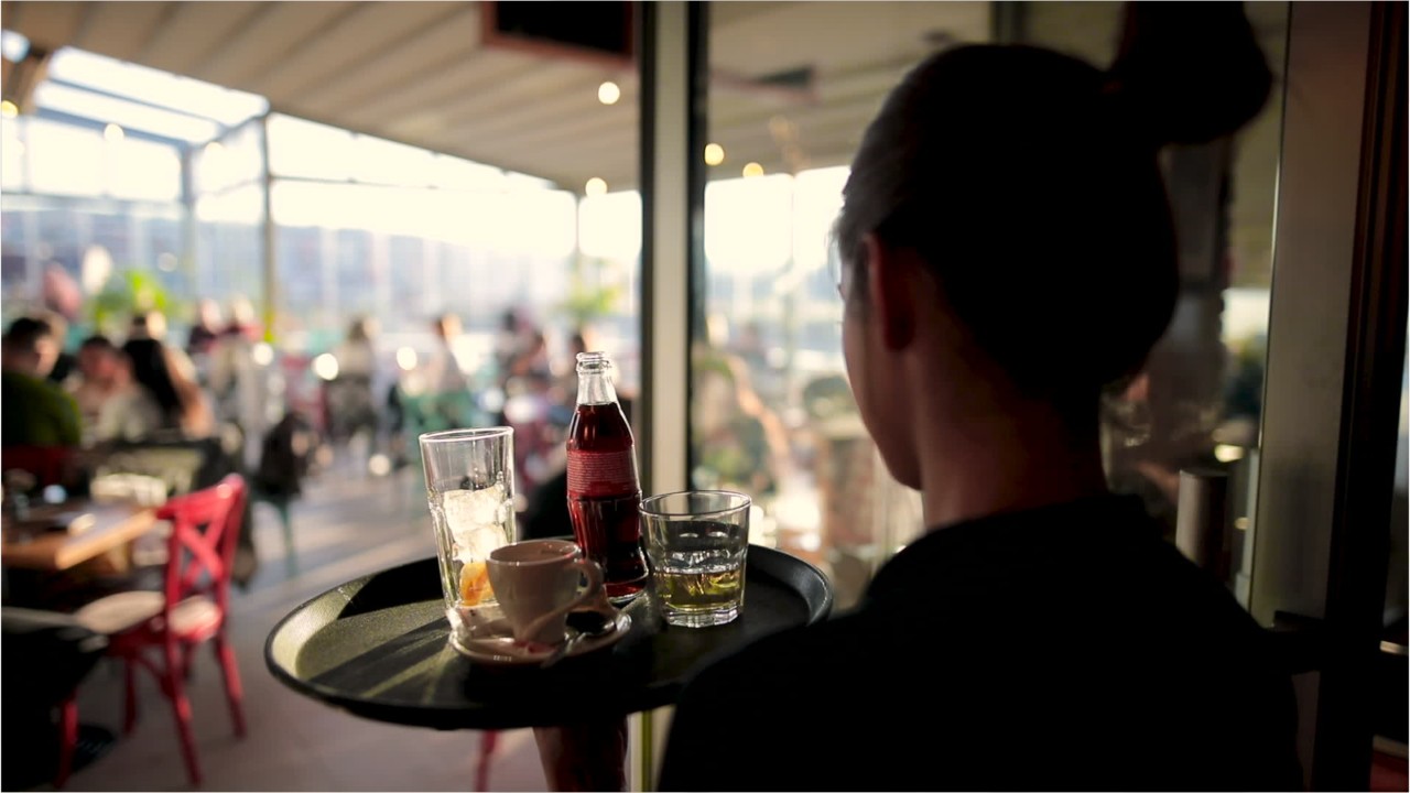 Servers may have to share tips with coworkers