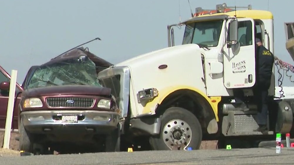 13 dead in big rig crash near US-Mexico border