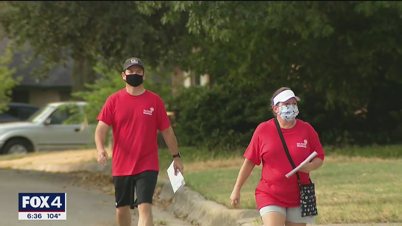 Parents, volunteers go door-to-door to help Fort Worth ISD families get registered for school