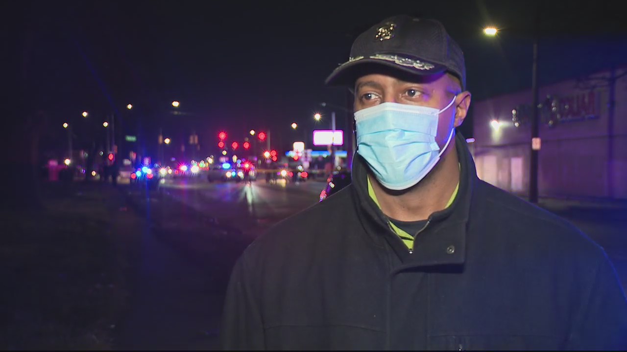 Triple shooting leaves 2 dead on west side of Detroit