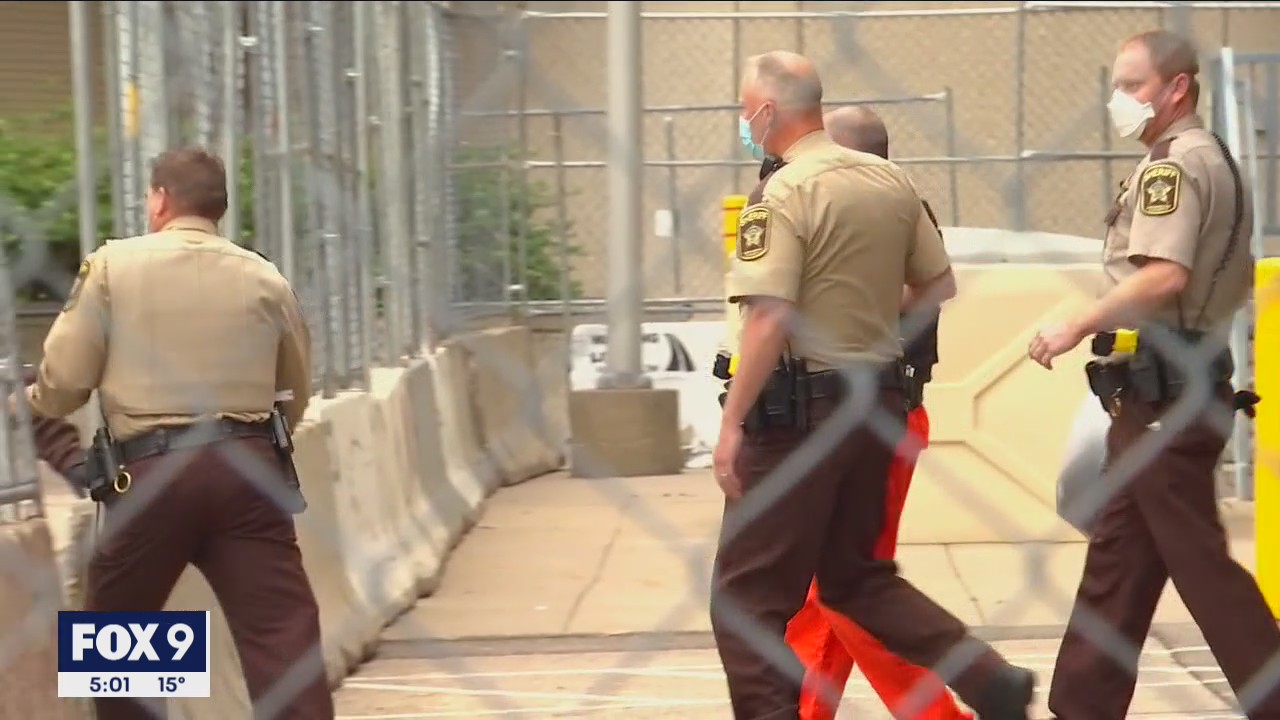 Push for law enforcement to get COVID-19 vaccinations before Chauvin trial