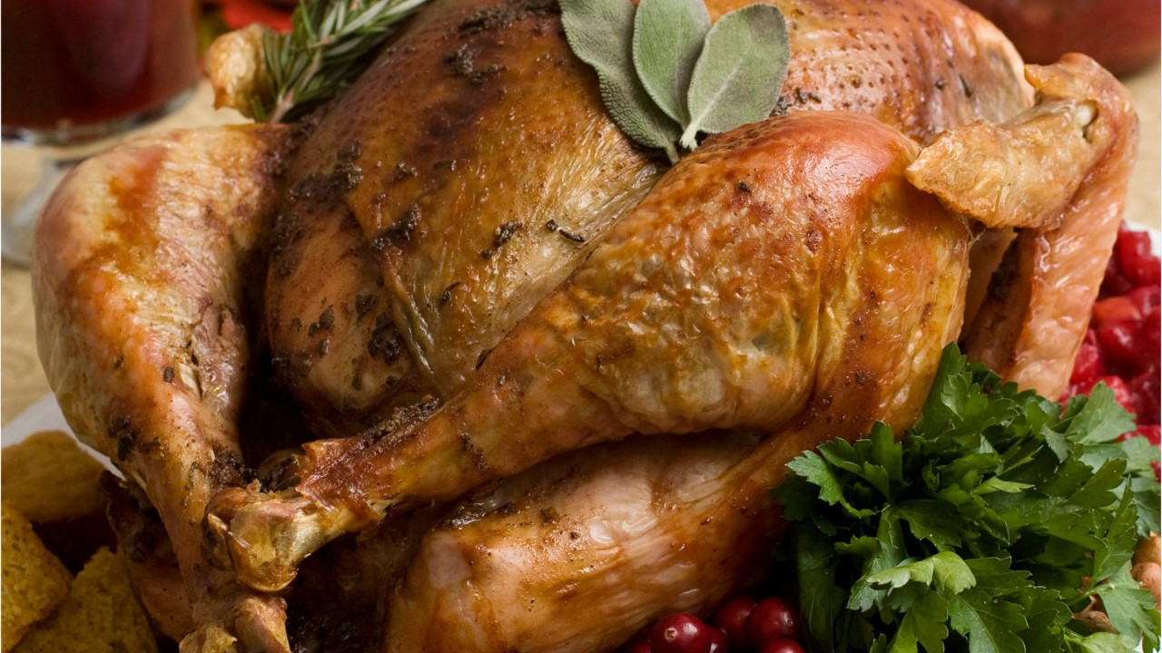 Food experts warn against washing turkey before cooking