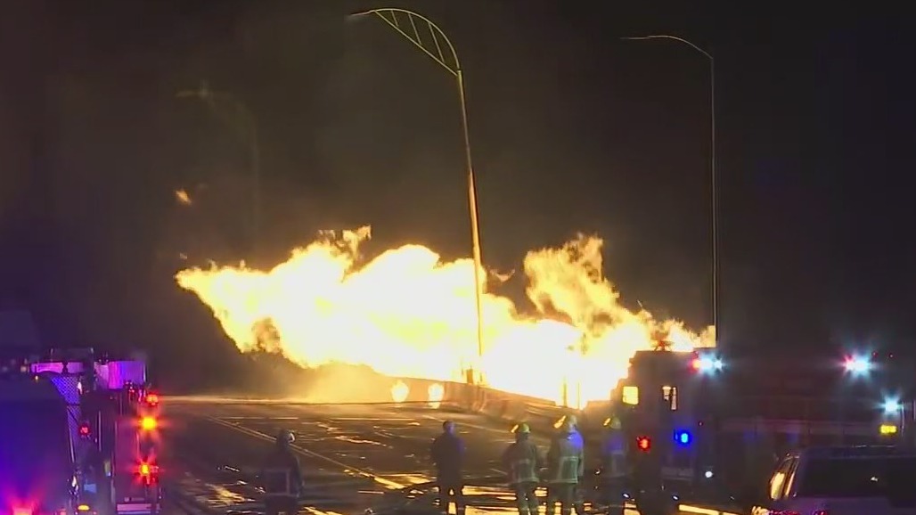 Large fire burns near 7th Street and University in Phoenix