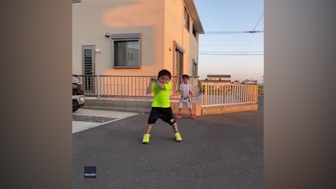 Brothers' tennis video goes viral