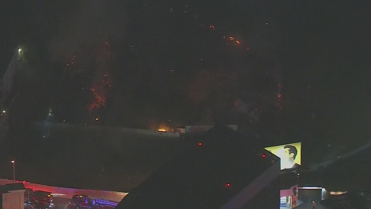 Brush fire sparks in West Hollywood