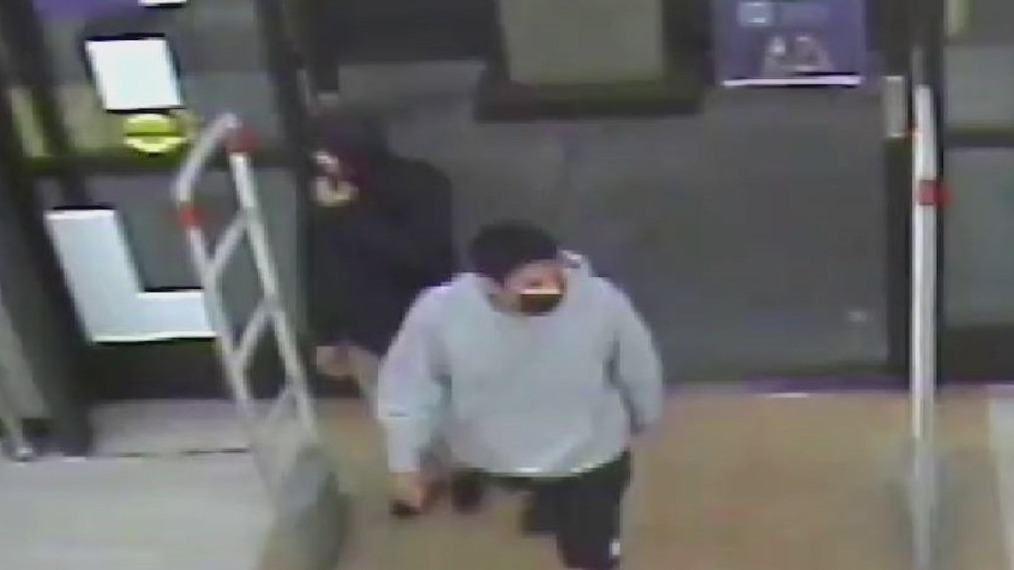 LAPD searching for suspects who murdered store clerk over cases of beer