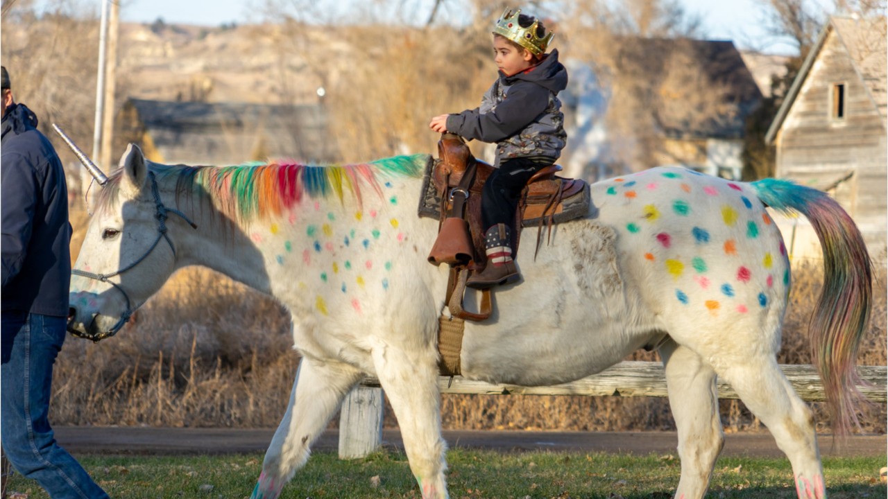 Boy gets magical sendoff to cancer treatment complete with a 'unicorn' ride