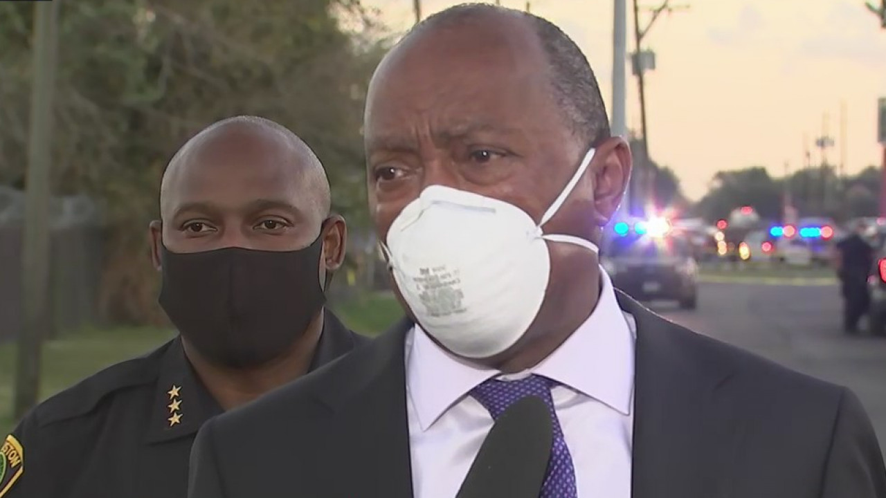 Mayor Turner, Houston Police Chief address media following shooting death of HPD sergeant