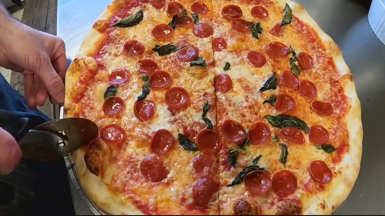 Fredi The PizzaMan in Melvindale gets rave review from Barstool Sports