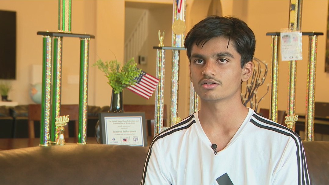 East Valley teen who became national master using website to teach others the secrets of chess