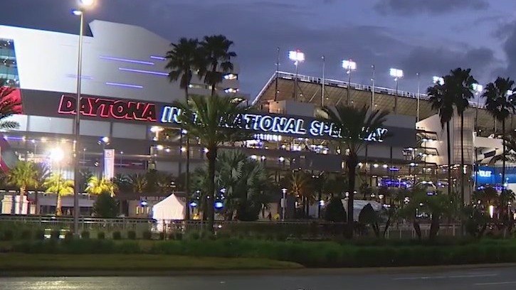 McDowell wins after rain delays the Daytona 500