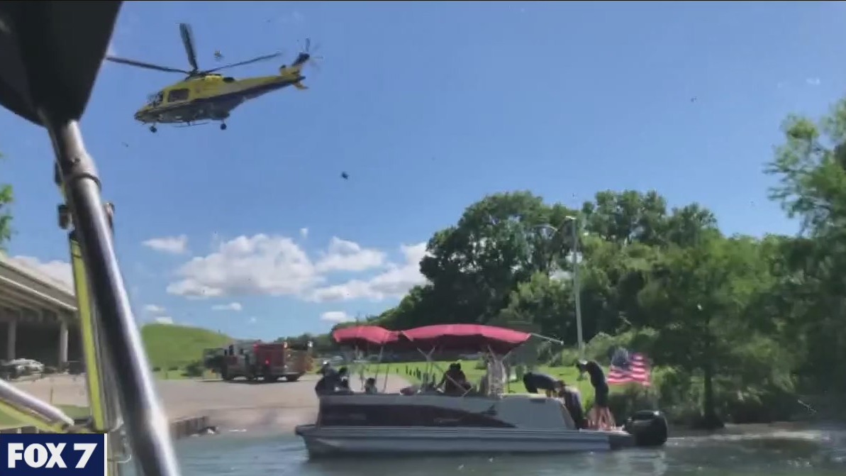 Man falls off pontoon boat at Lake Austin, got caught in propeller