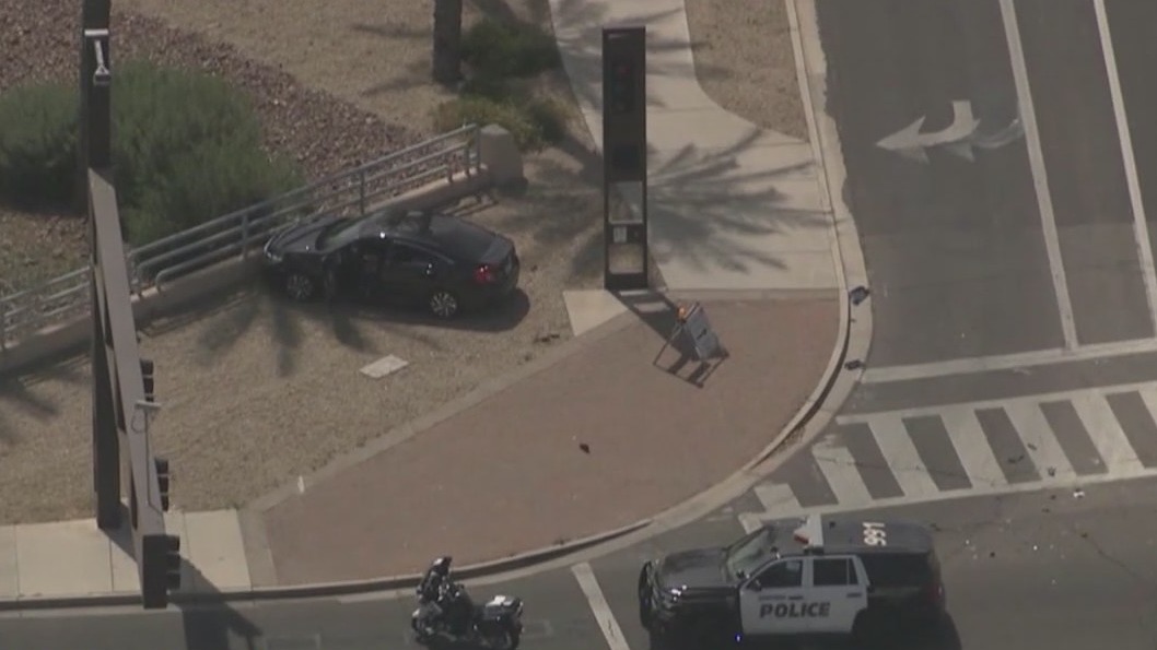Injuries reported following 2-vehicle collision in Goodyear