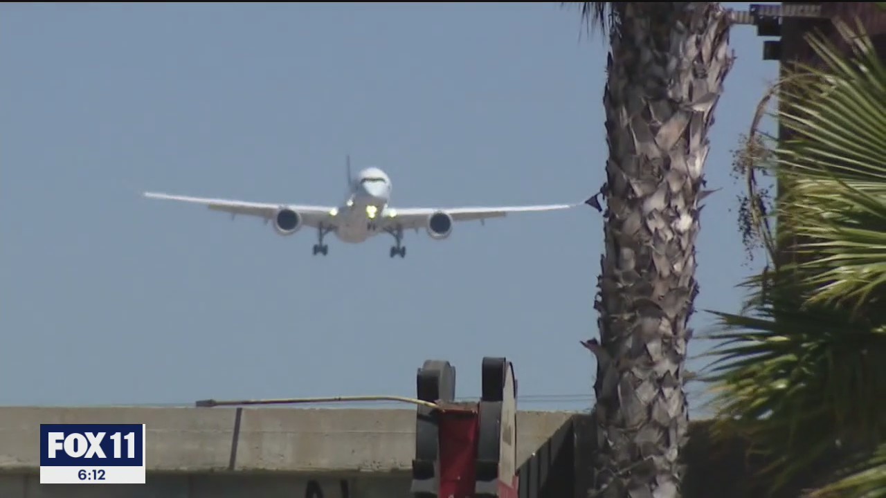 Jetpack seen flying near planes at LAX