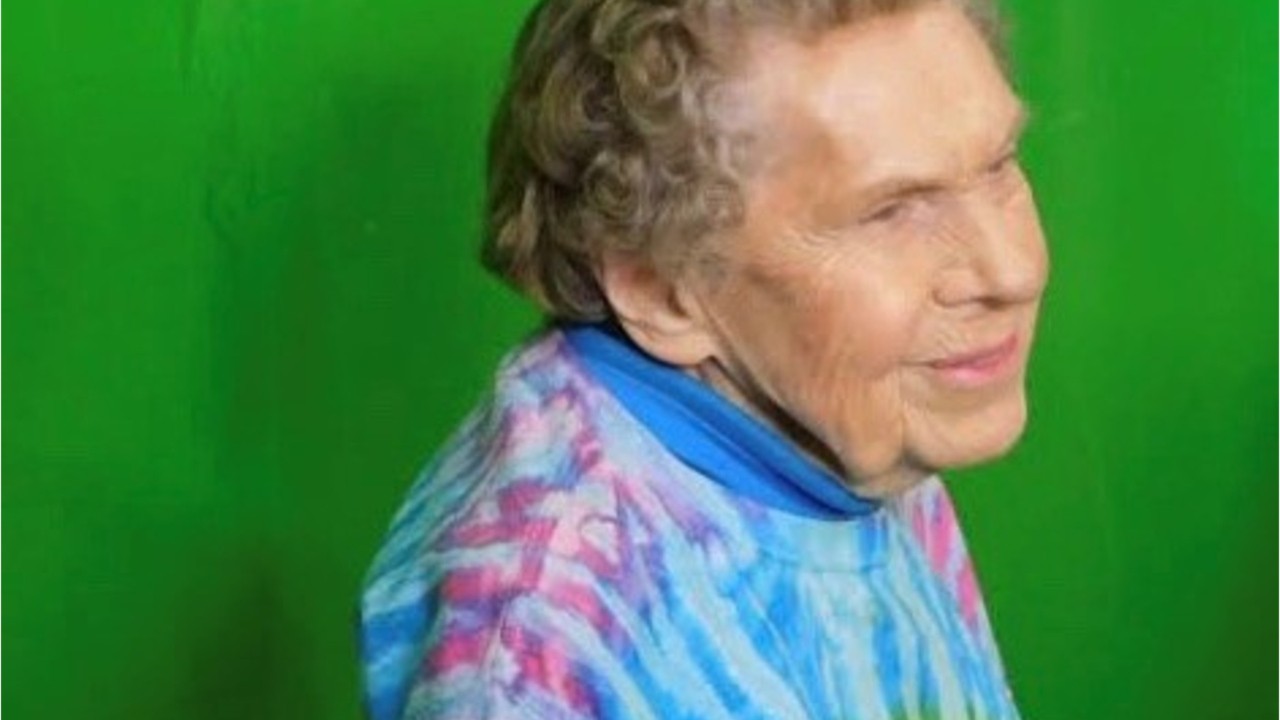 Beloved cafeteria worker celebrates 95th birthday with students