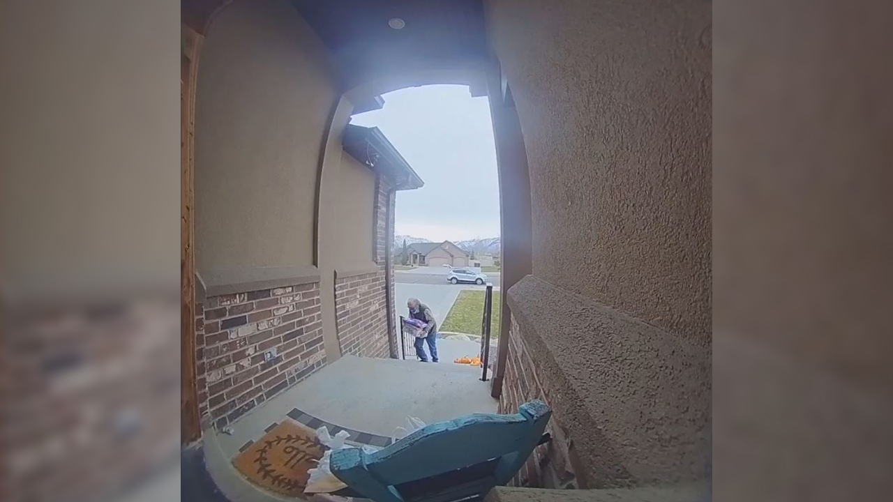 Woman raises funds for elderly veteran who took delivery job to fix roof