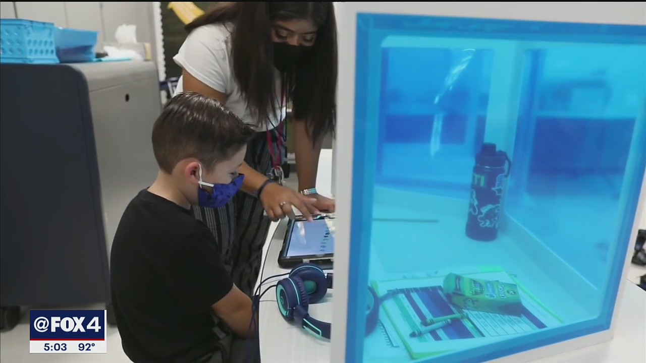 Dallas and Fort Worth ISDs begin online learning while other districts return to the classroom
