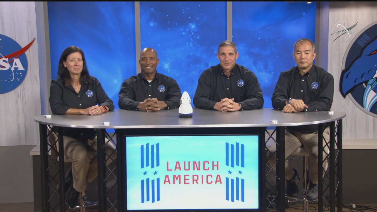 Astronauts discuss upcoming manned mission